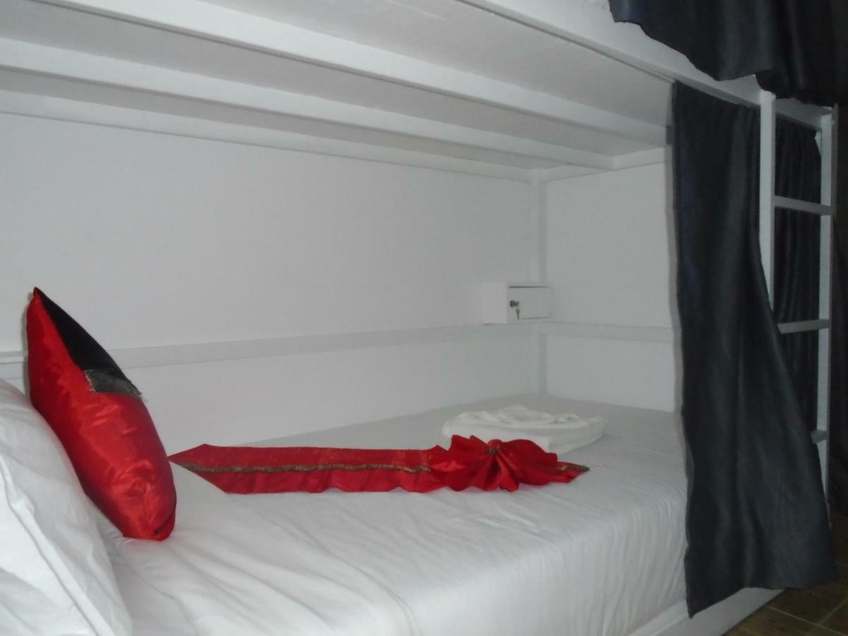Panda Hostel Phuket (Adults Only) Patong Exteriér fotografie